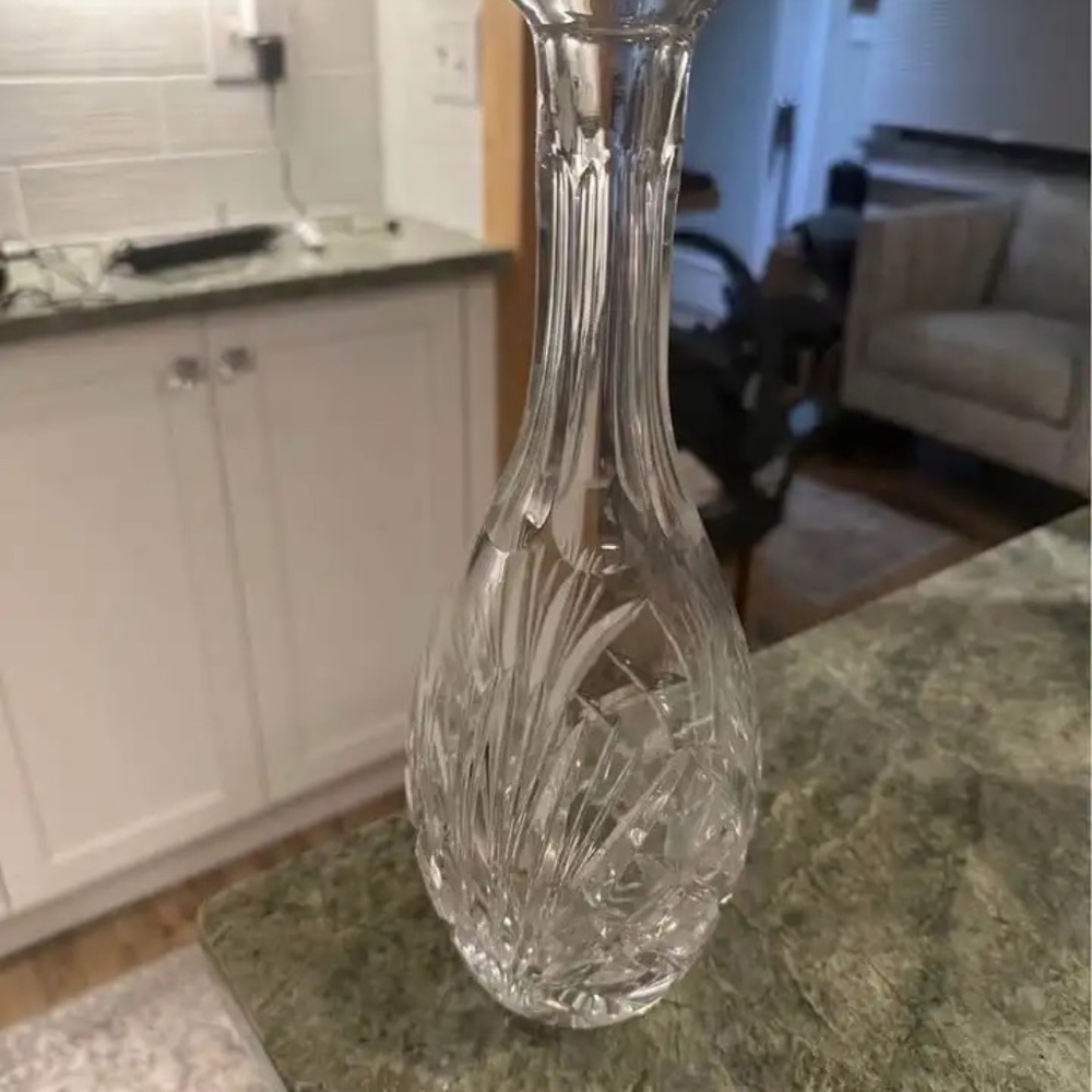 Crystal skinny neck decanter